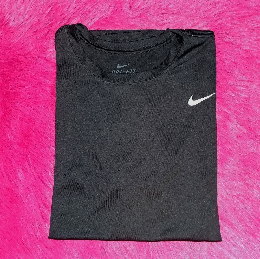 🄽🅆🄾🅃Nike Fri-fit Tshirt